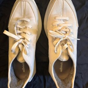 Allbirds White Sneakers Casual Lace-Up Design